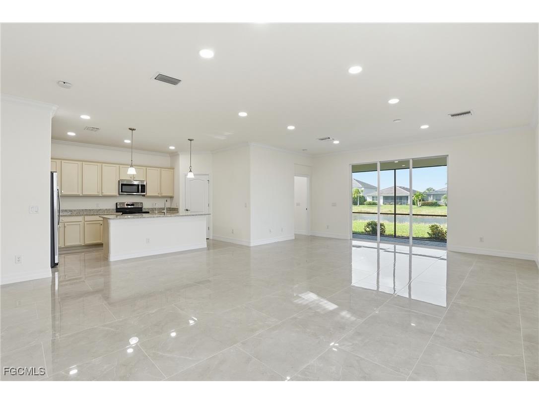 2251 Dancy Street Naples FL 34120 2025023936 image10