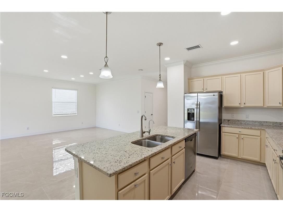 2251 Dancy Street Naples FL 34120 2025023936 image11