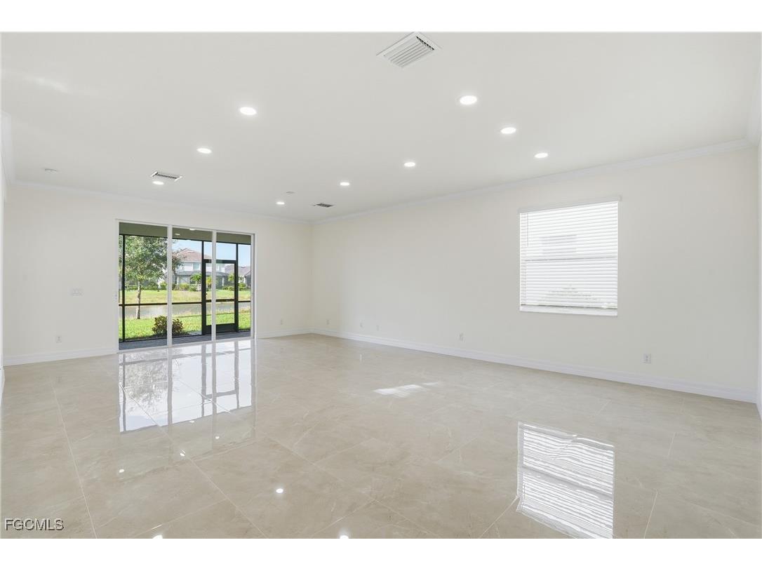 2251 Dancy Street Naples FL 34120 2025023936 image4