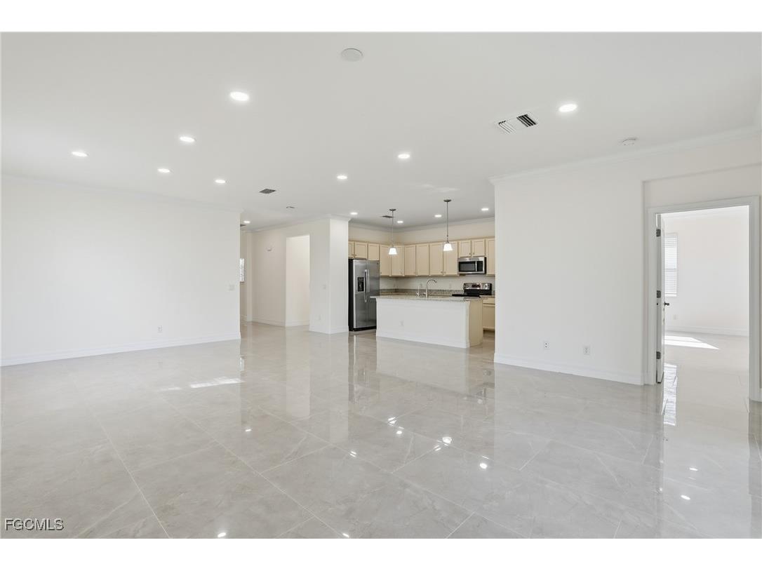 2251 Dancy Street Naples FL 34120 2025023936 image5