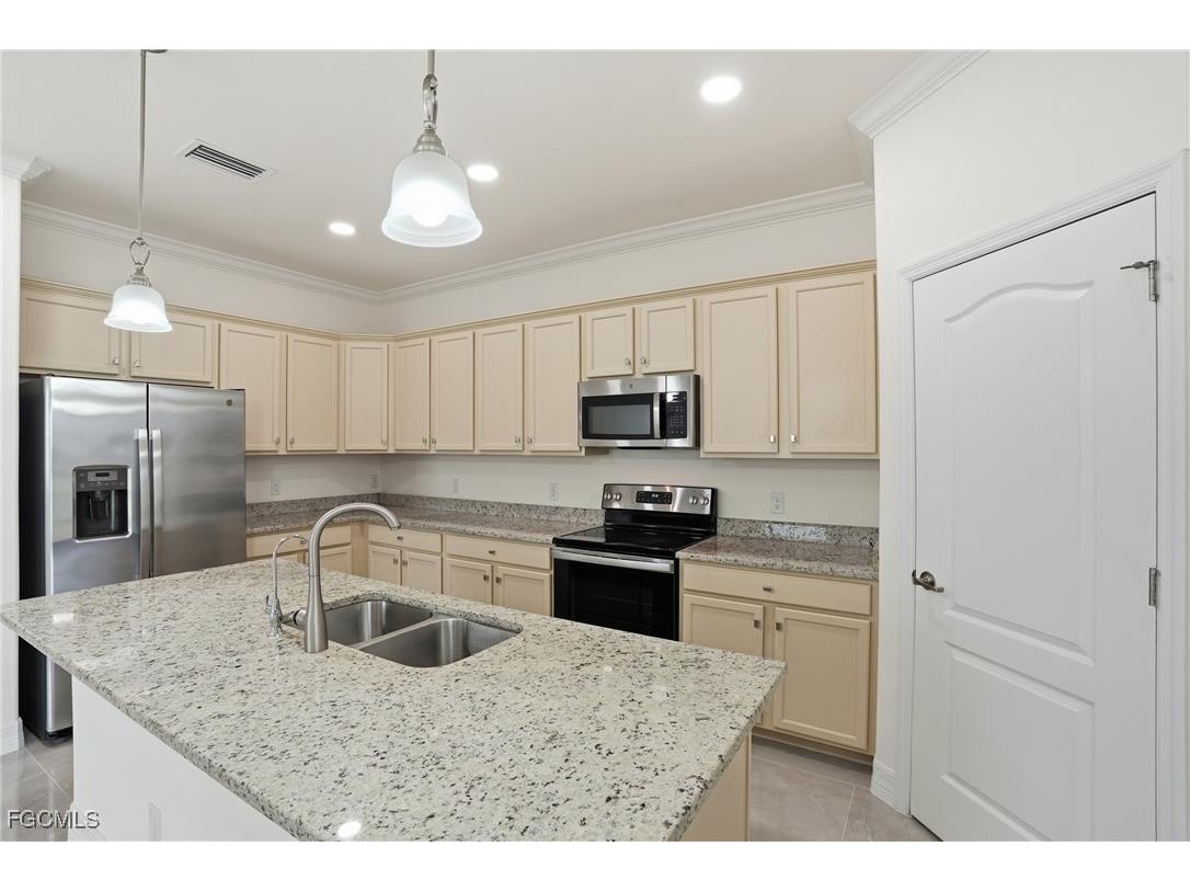 2251 Dancy Street Naples FL 34120 2025023936 image6