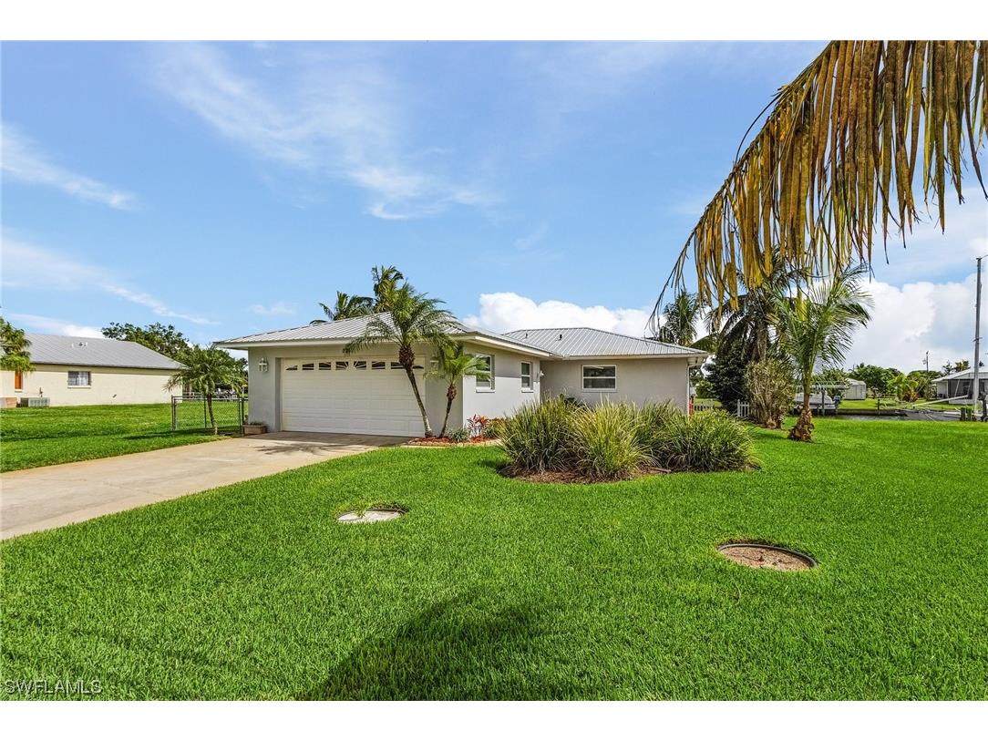 2252 Santiago Avenue Fort Myers FL 33905 223076315 image1
