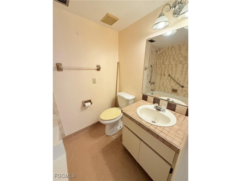 22523 Westchester Boulevard #104A Punta Gorda FL 33980 2025009732 image12