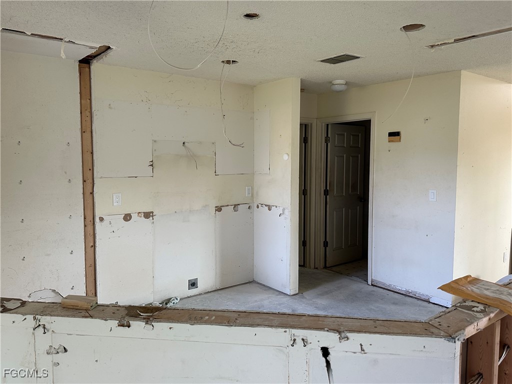 2254 Crystal Drive Fort Myers FL 33907 2025000660 image11