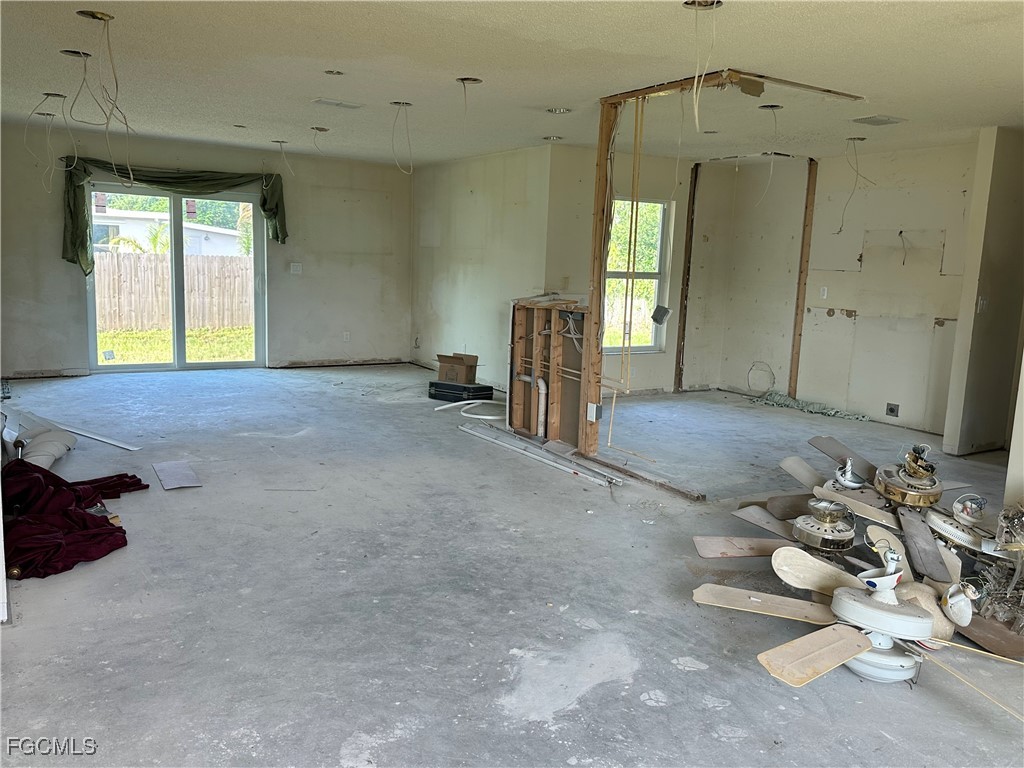 2254 Crystal Drive Fort Myers FL 33907 2025000660 image2