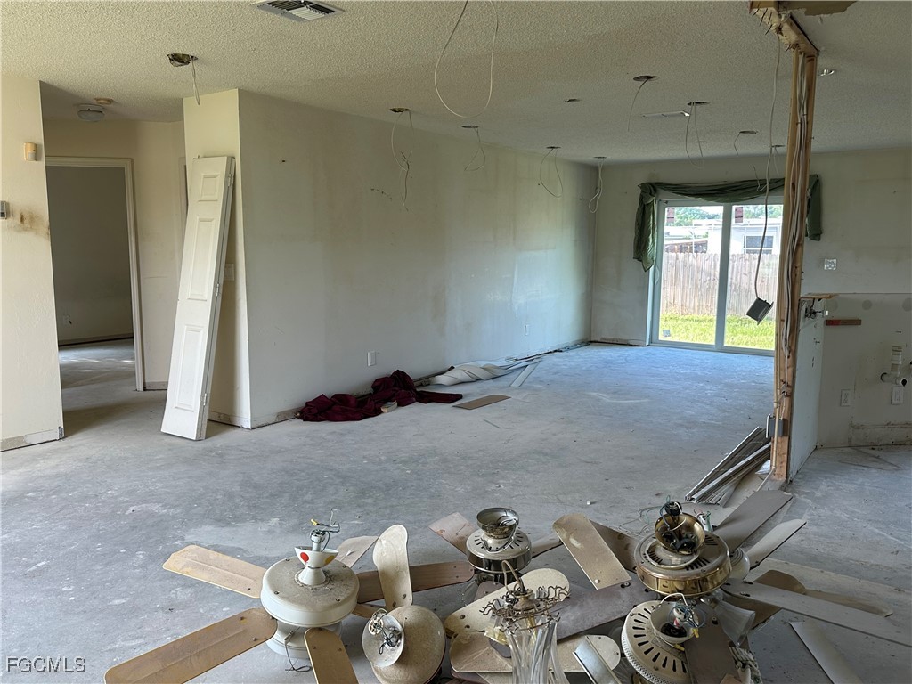 2254 Crystal Drive Fort Myers FL 33907 2025000660 image4