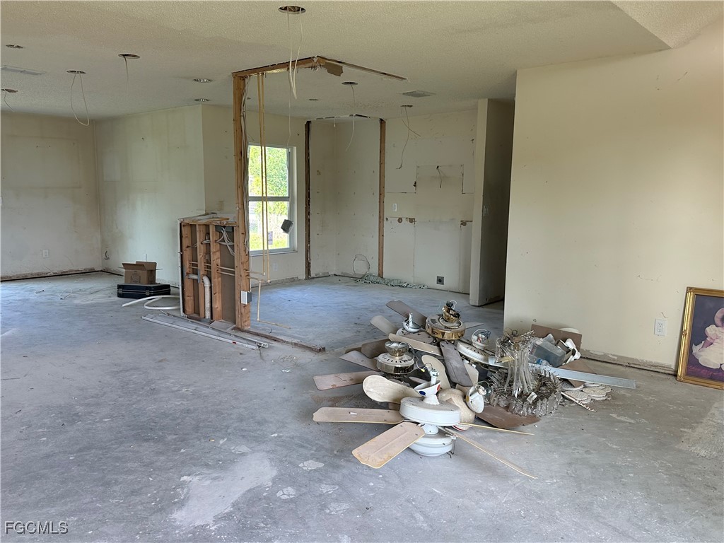 2254 Crystal Drive Fort Myers FL 33907 2025000660 image5