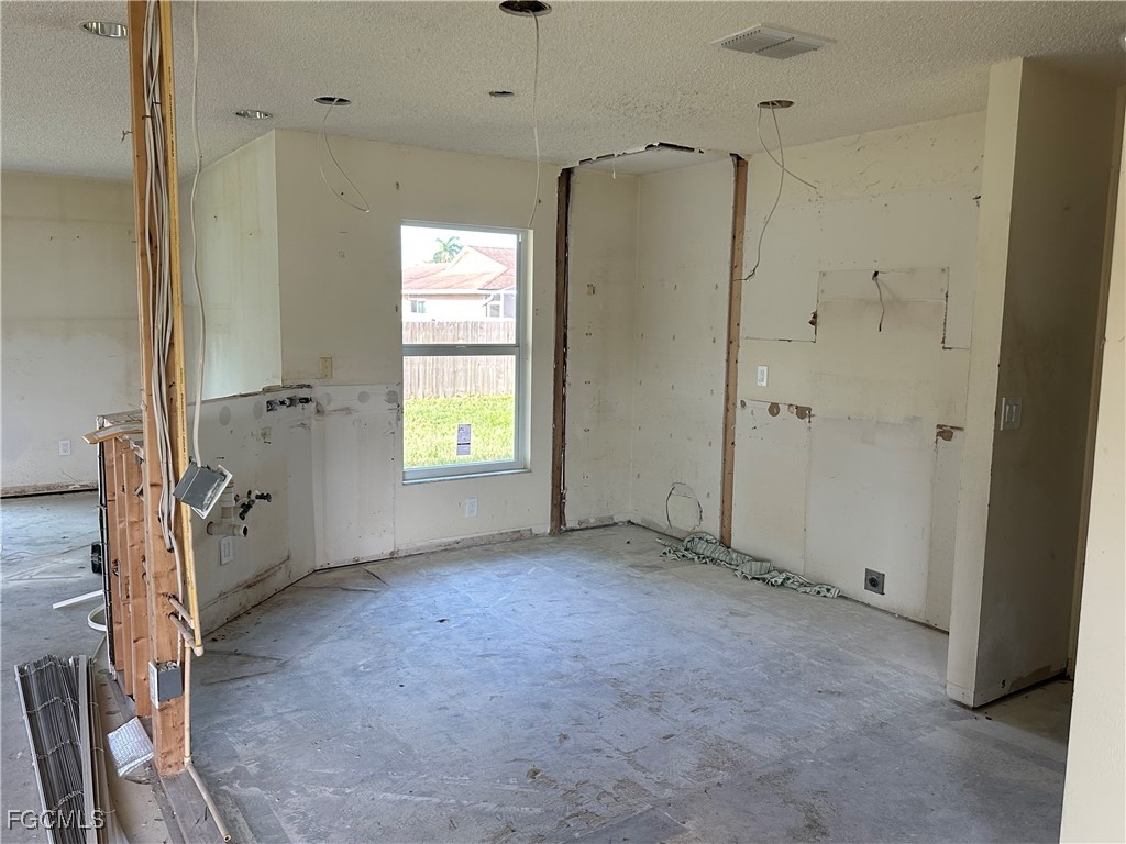 2254 Crystal Drive Fort Myers FL 33907 2025000660 image6