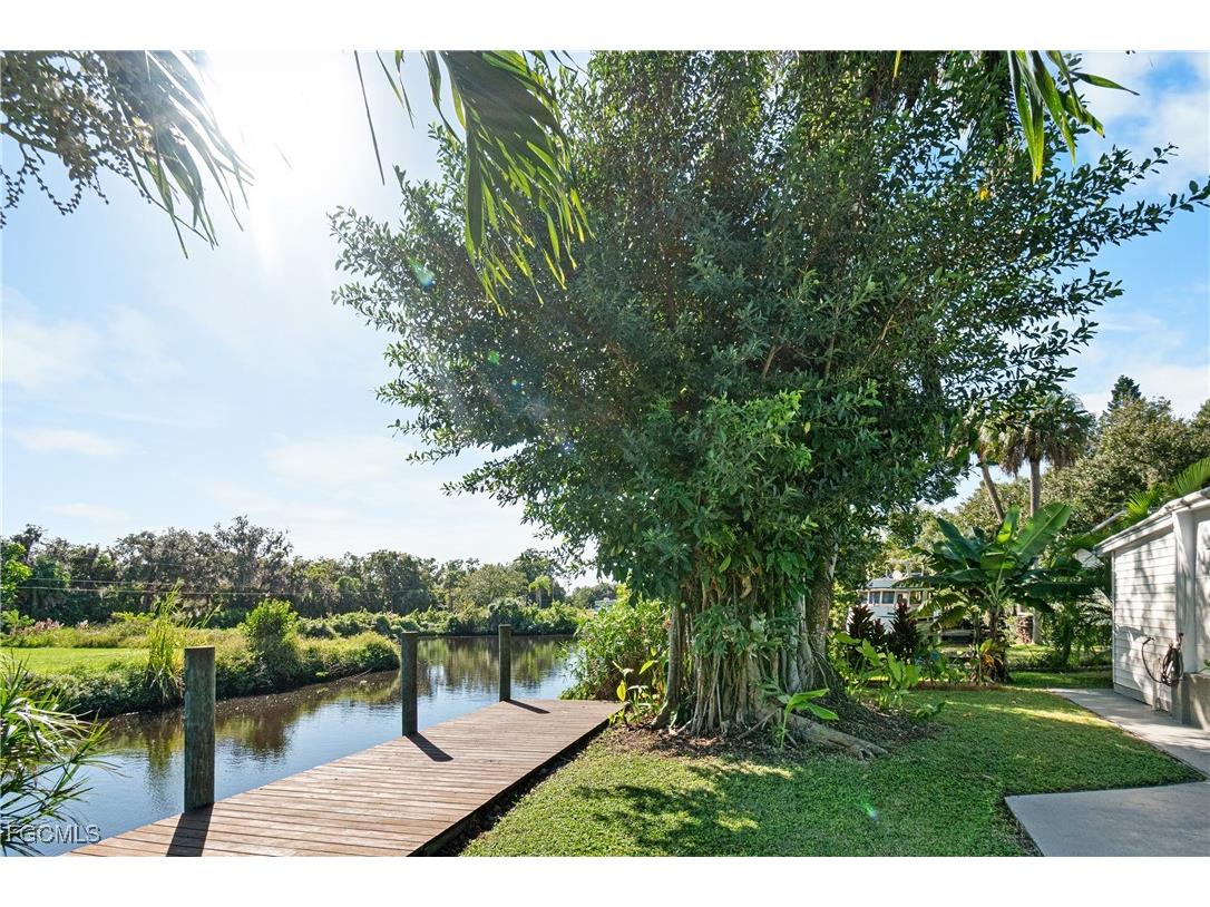 2256 Marina Park Drive Fort Myers FL 33905 2025017786 image1