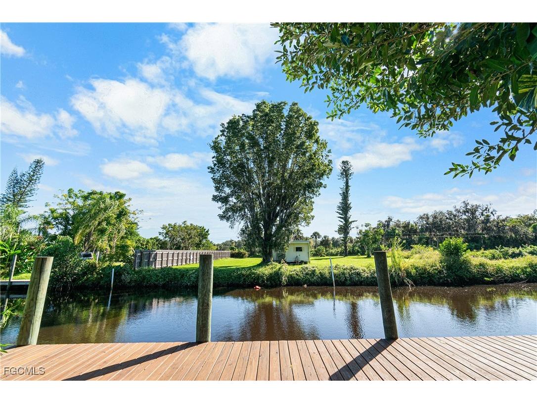 2256 Marina Park Drive Fort Myers FL 33905 2025017786 image4