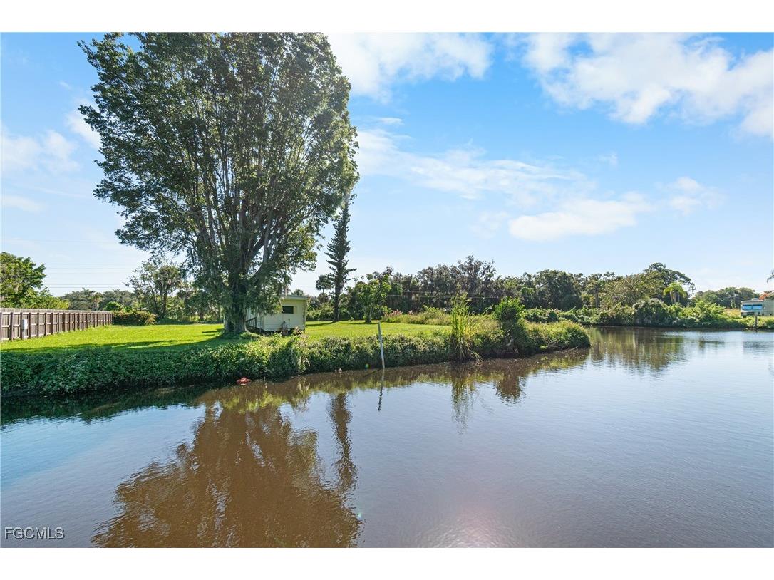 2256 Marina Park Drive Fort Myers FL 33905 2025017786 image5