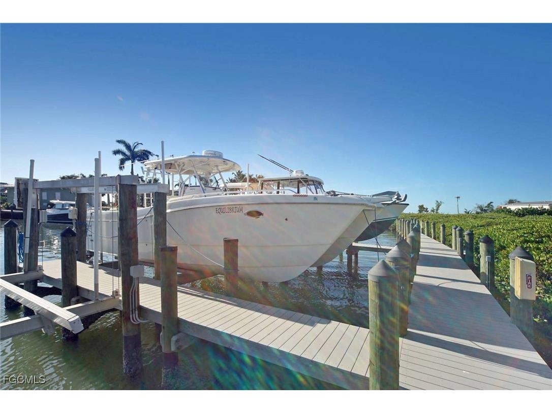 2258 Palm Avenue Saint James City FL 33956 2025007867 image3