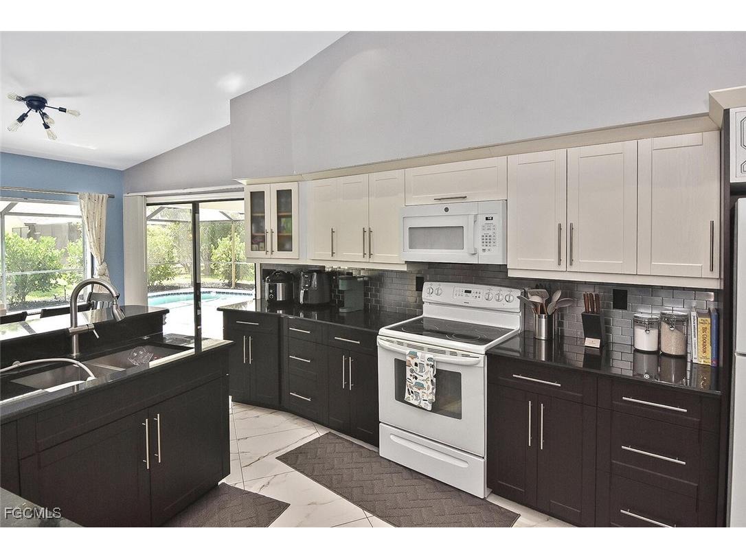 22607 Fountain Lakes Boulevard Estero FL 33928 2025003929 image3