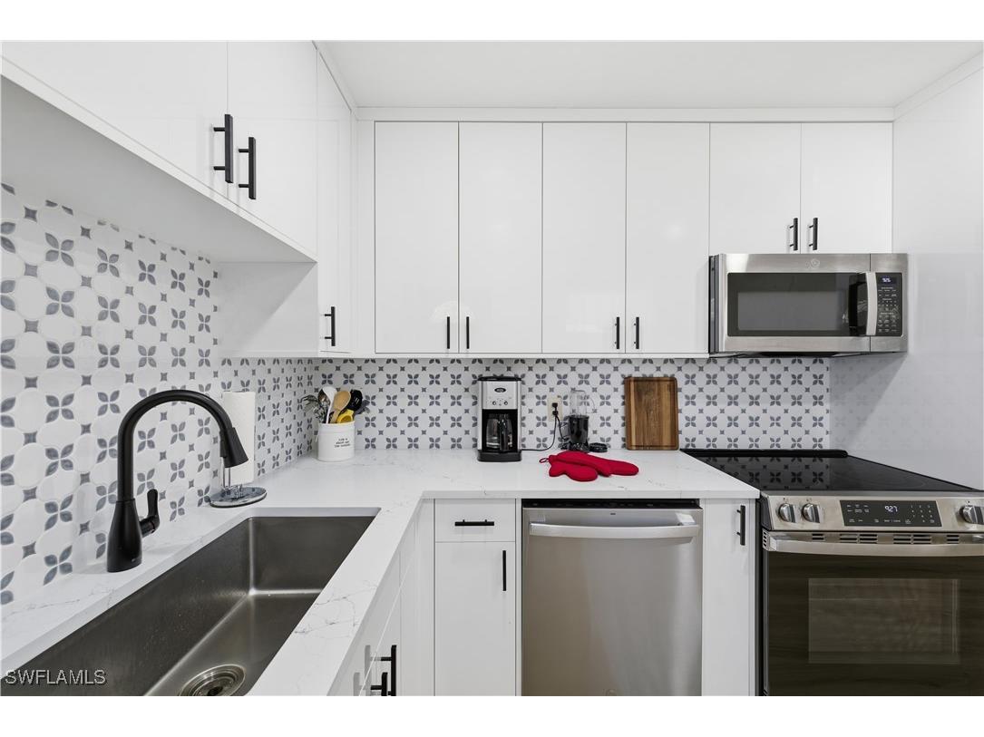 2261 11th Street N Naples FL 34103 225082326 image9