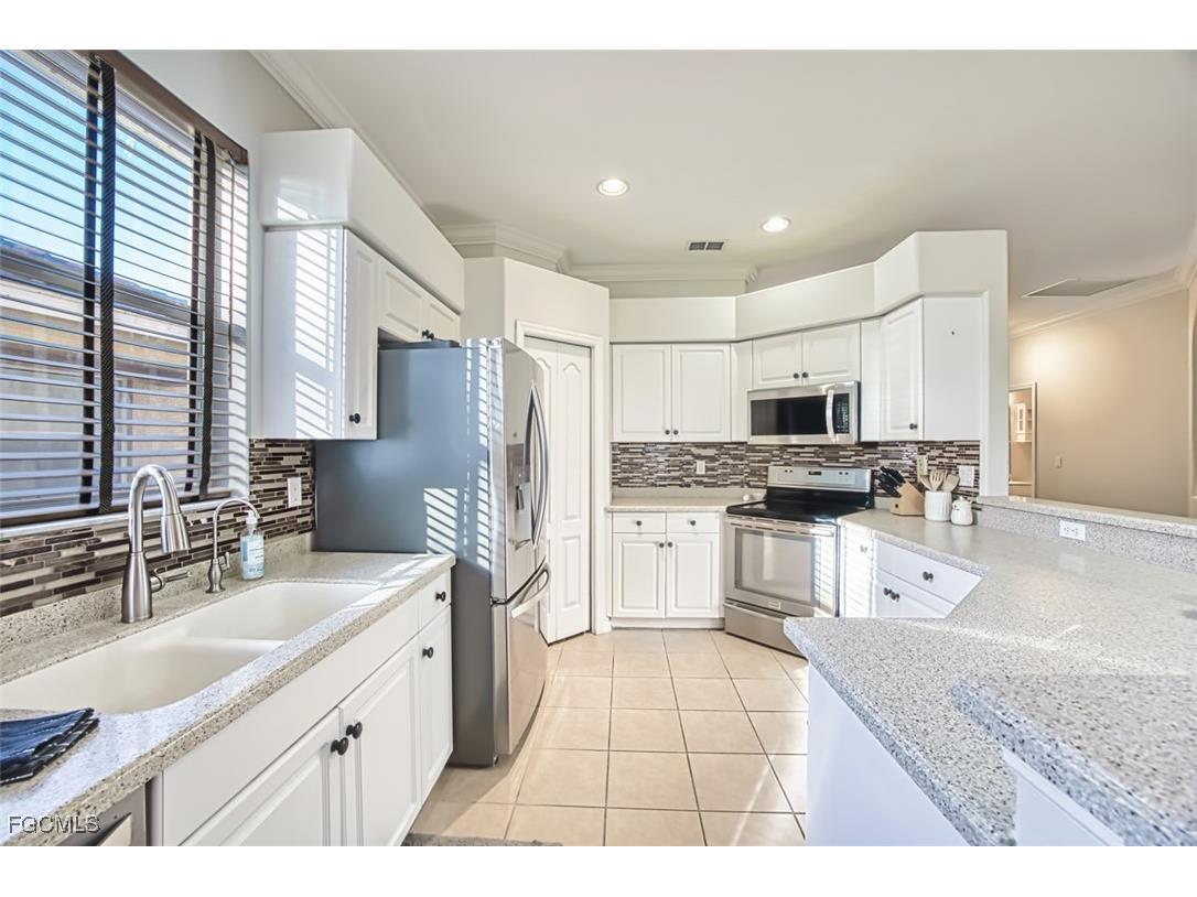 2261 Carnaby Court Lehigh Acres FL 33973 2025010295 image3