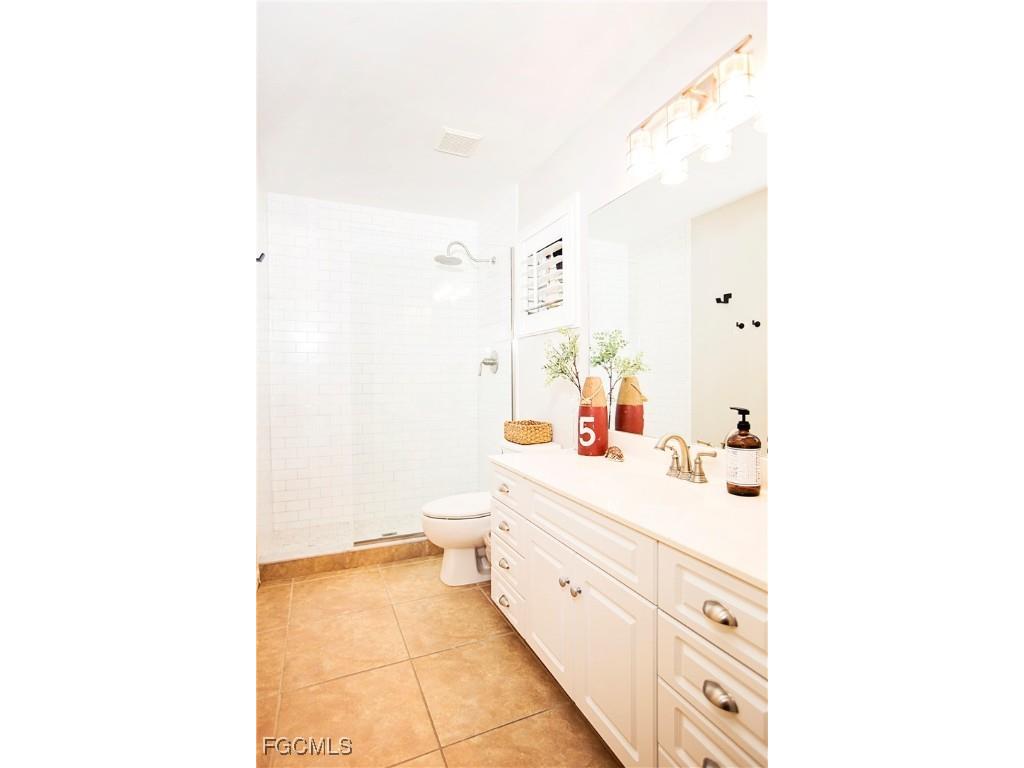 22631 Island Lakes Drive Estero FL 33928 2025017842 image24