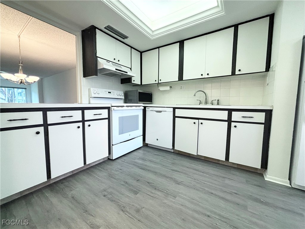 2264 Winkler Avenue #107 Fort Myers FL 33901 2025010624 image1