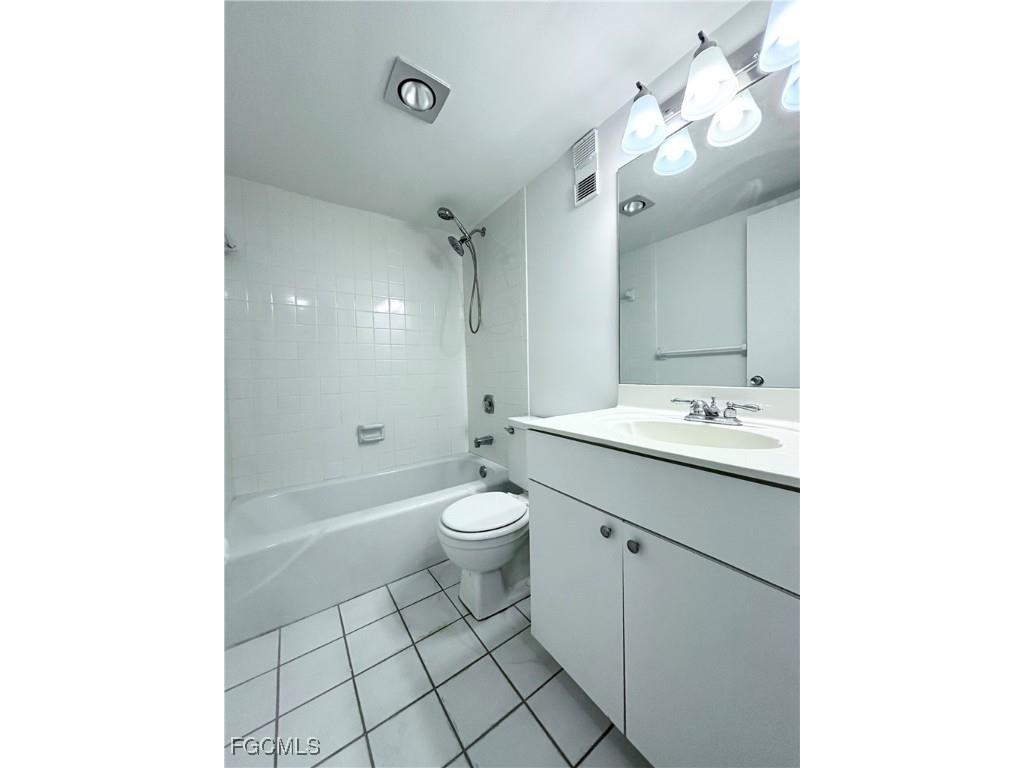 2264 Winkler Avenue #107 Fort Myers FL 33901 2025010624 image7