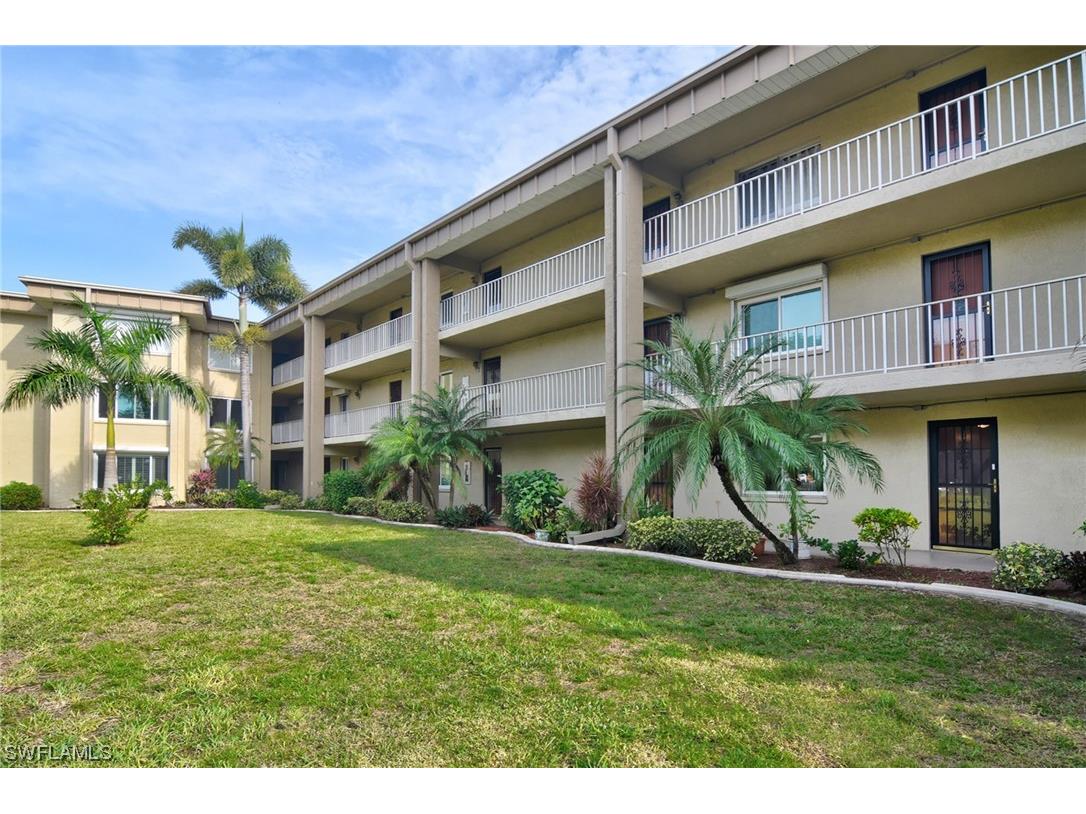 2264 Winkler Avenue #114 Fort Myers FL 33901 223088732 image1