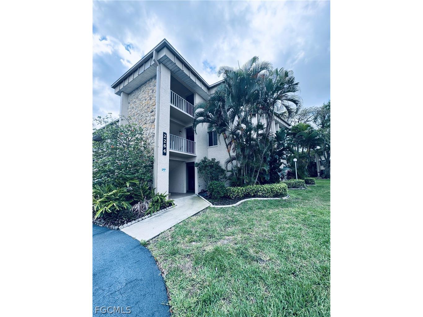 2264 Winkler Avenue #202 Fort Myers FL 33901 2026012543 image1