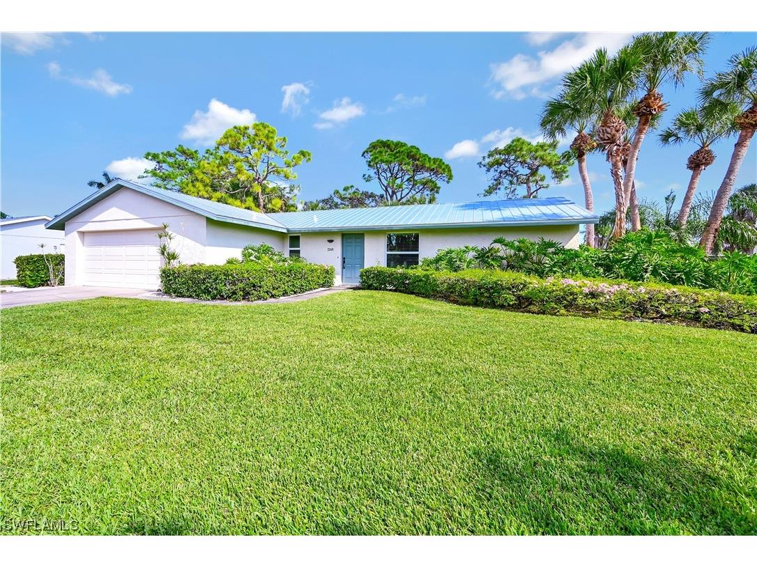2265 Outrigger Lane Naples FL 34104 223064890 image1