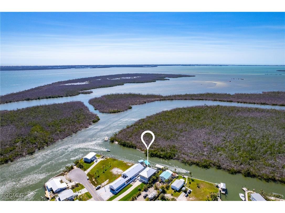 2265 York Road Saint James City FL 33956 2025017183 image1