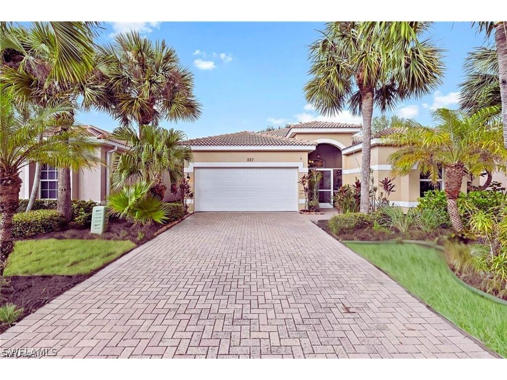 227 Glen Eagle Circle Naples FL 34104 224061189 image1