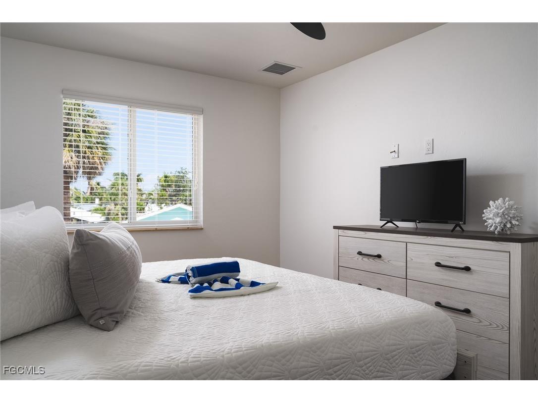 227 Mango Street Fort Myers Beach FL 33931 2025021339 image27
