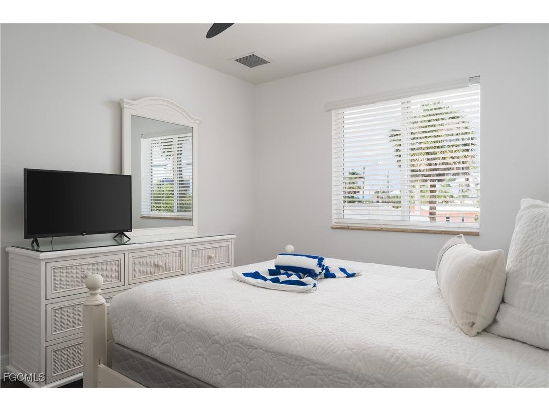 227 Mango Street Fort Myers Beach FL 33931 2025021339 image30