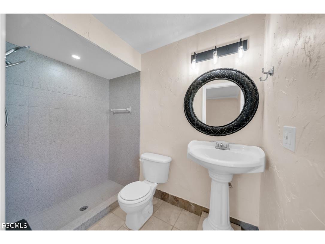 227 SE 2nd Terrace Cape Coral FL 33990 2026025795 image10