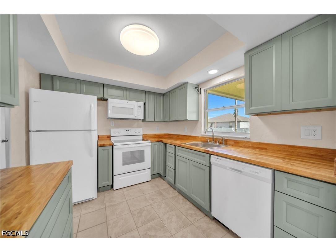 227 SE 2nd Terrace Cape Coral FL 33990 2026025795 image8