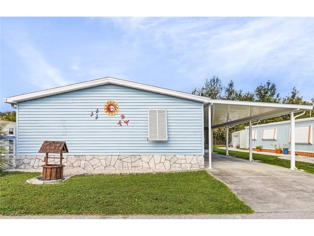 227 Shrub Lane N North Fort Myers FL 33917 2025026327 image1