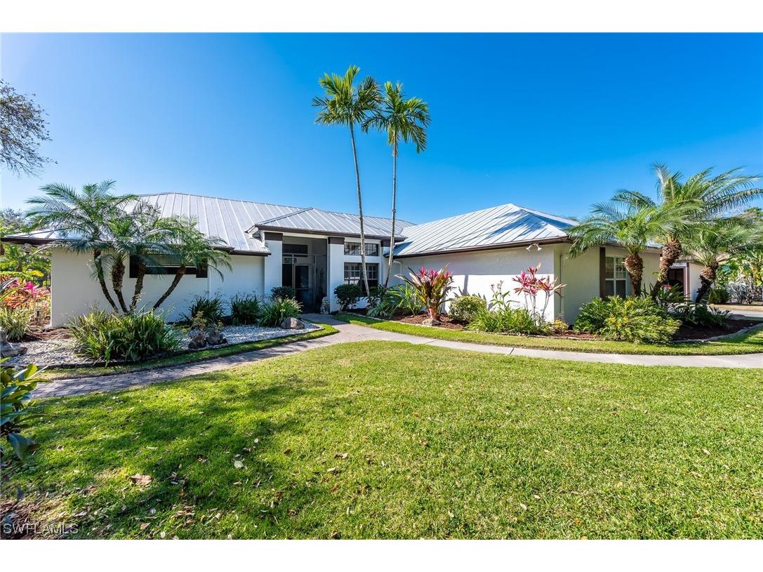 2271 Oakes Boulevard Naples FL 34119 223045743 image1