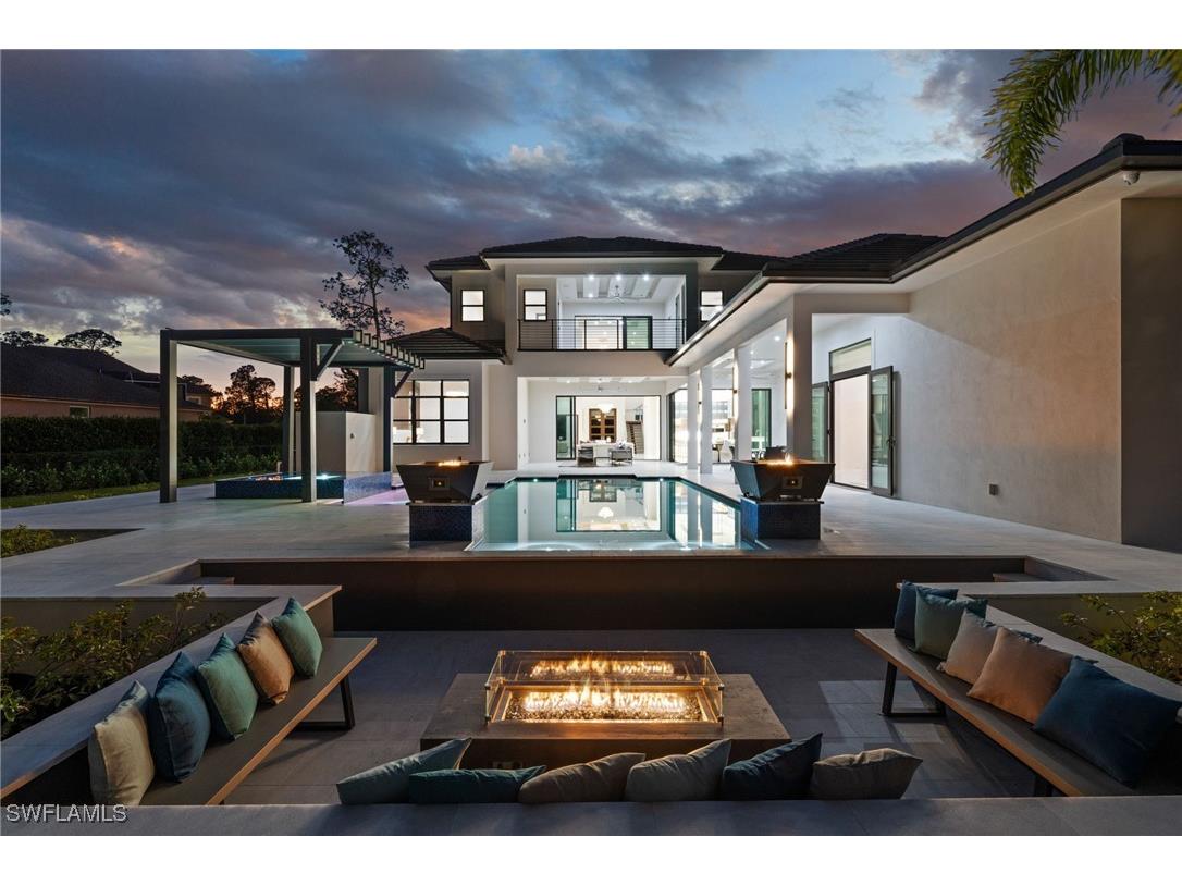 2272 Oakes Boulevard Naples FL 34119 225079573 image1