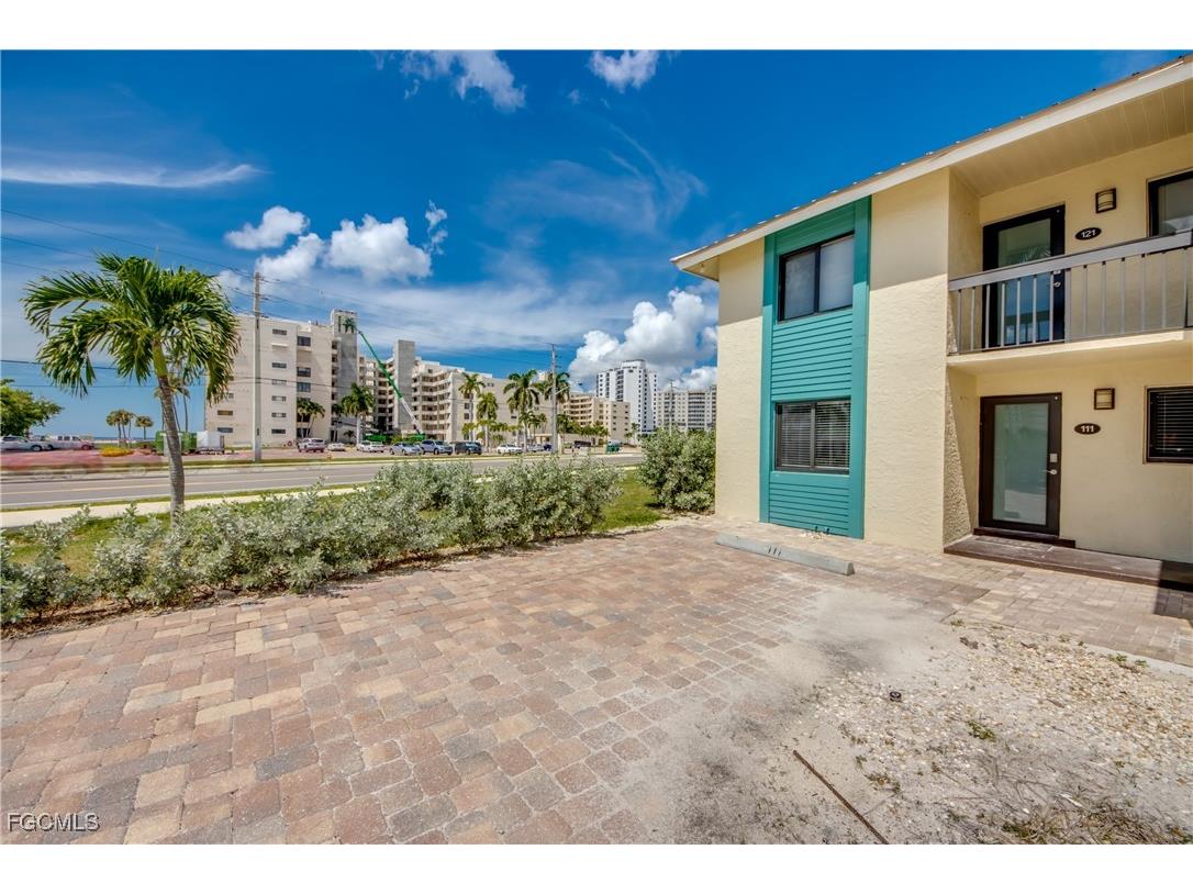 22796 Island Pines Way #111 Fort Myers Beach FL 33931 2026001677 image3