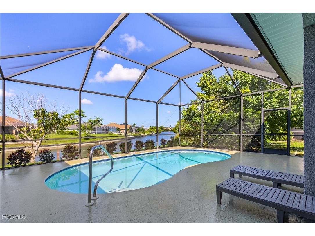 228 Nicholas Parkway E Cape Coral FL 33990 2025002882 image1