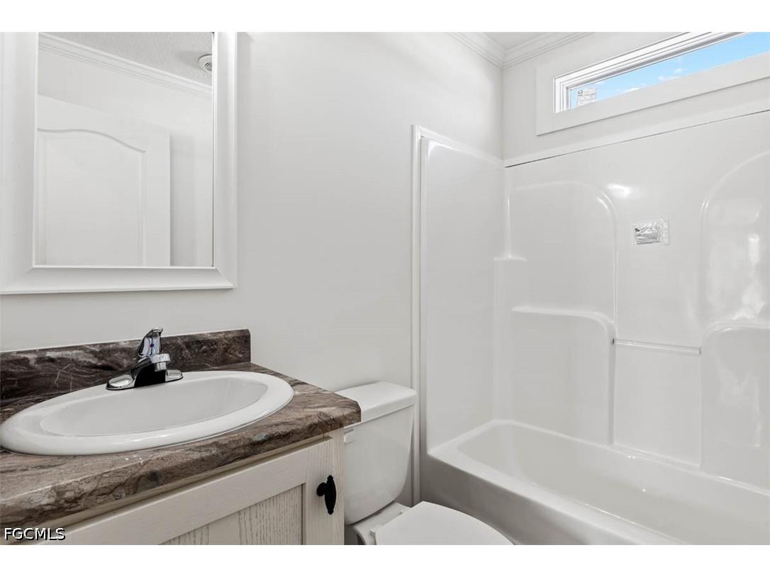 228 Poinsettia Drive Fort Myers FL 33905 2026022780 image8