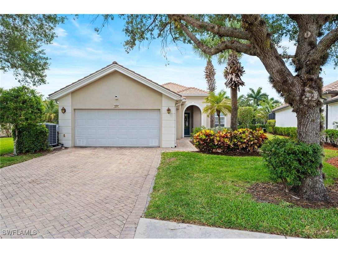 2282 Heydon Circle W Naples FL 34120 225040405 image1