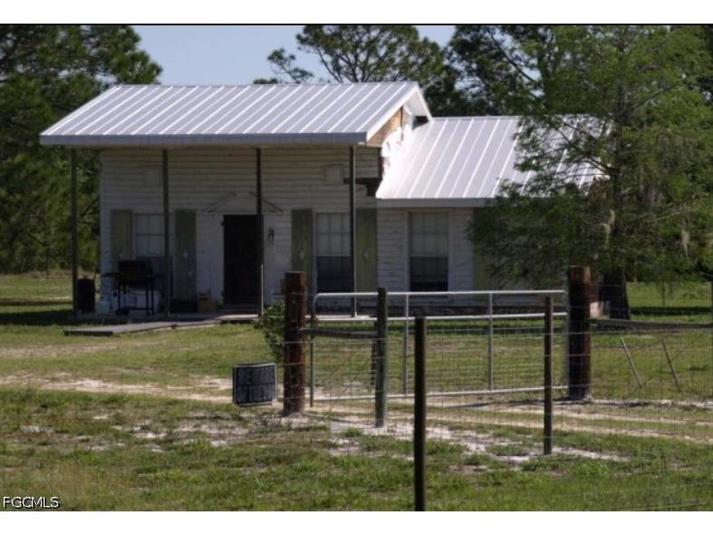 22841 N River Road Alva FL 33920 2026018439 image1