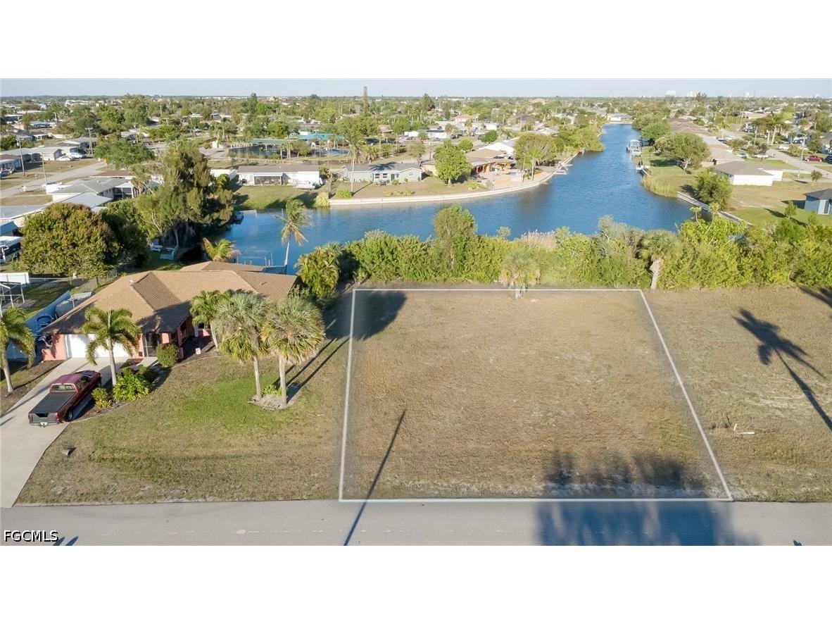 229 NE 10th Place Cape Coral FL 33909 2026013883 image1