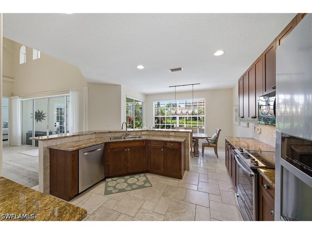 2292 Island Cove Circle Naples FL 34109 226019167 image5