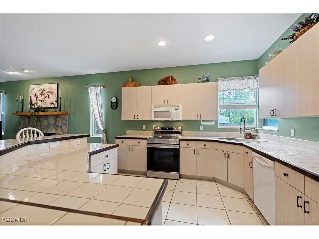 22931 Williams Drive North Fort Myers FL 33917 2025014589 image8