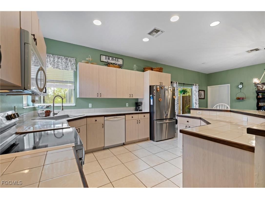 22931 Williams Drive North Fort Myers FL 33917 2025014589 image9