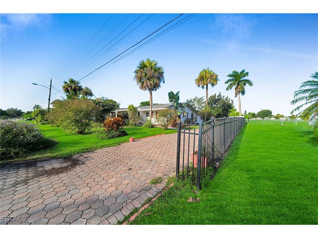 23 Lincoln Avenue Lehigh Acres FL 33936 2025010260 image1