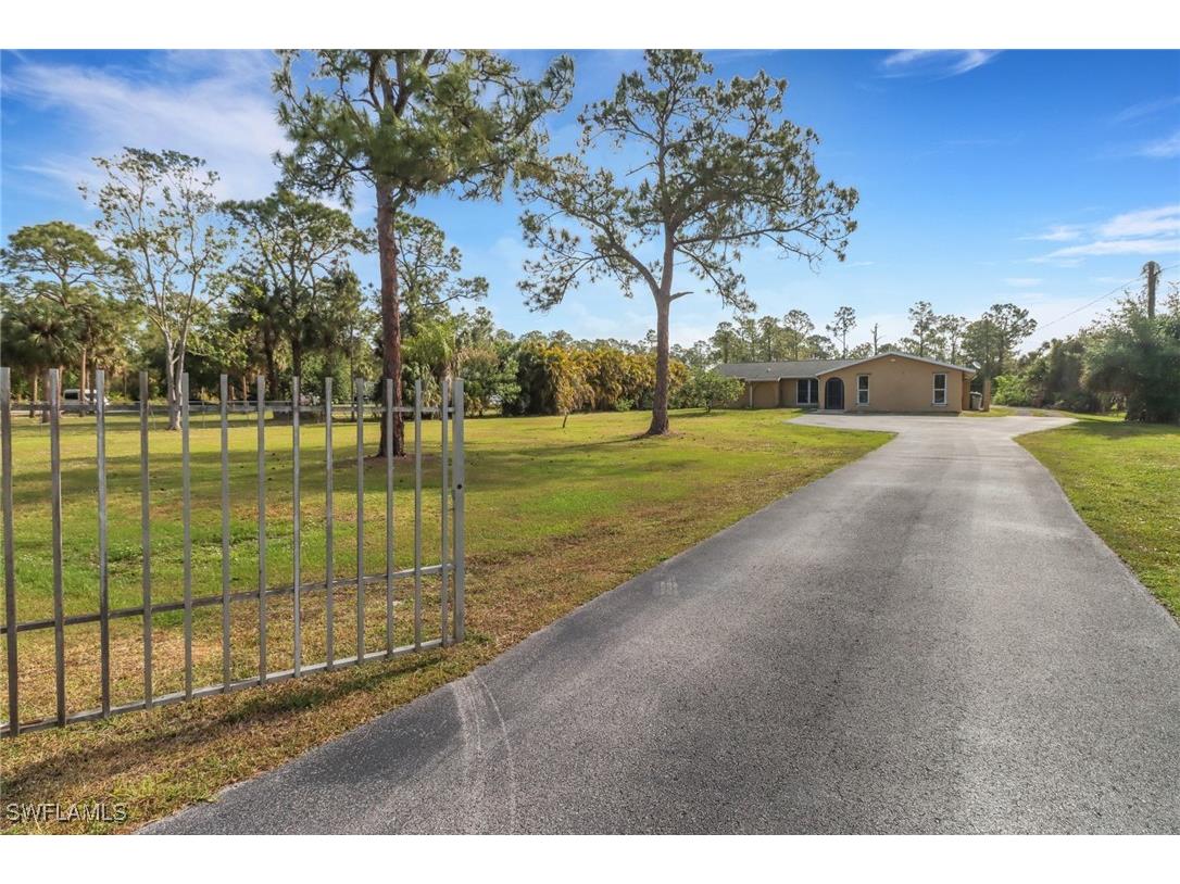 230 11th Street SW Naples FL 34117 225034929 image1