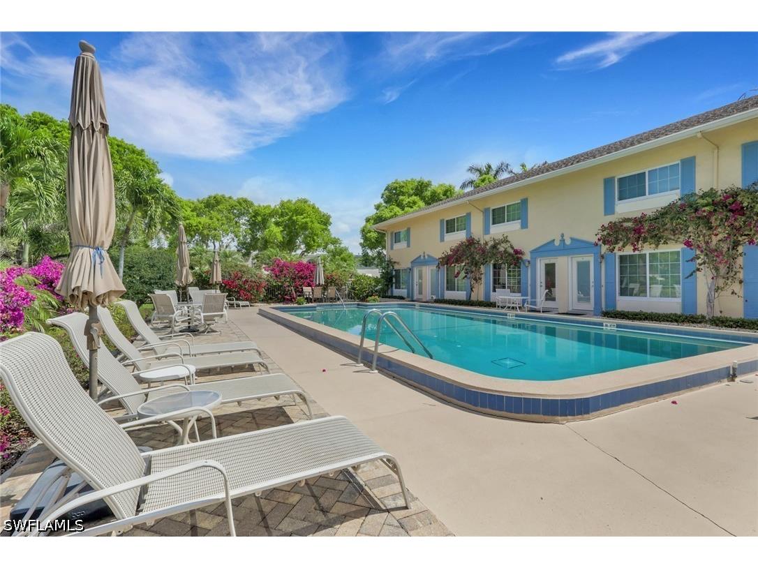230 3rd Avenue S #4 Naples FL 34102 226018533 image1