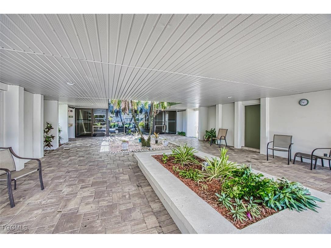 2300 Aaron Street #106 Port Charlotte FL 33952 2025019408 image3