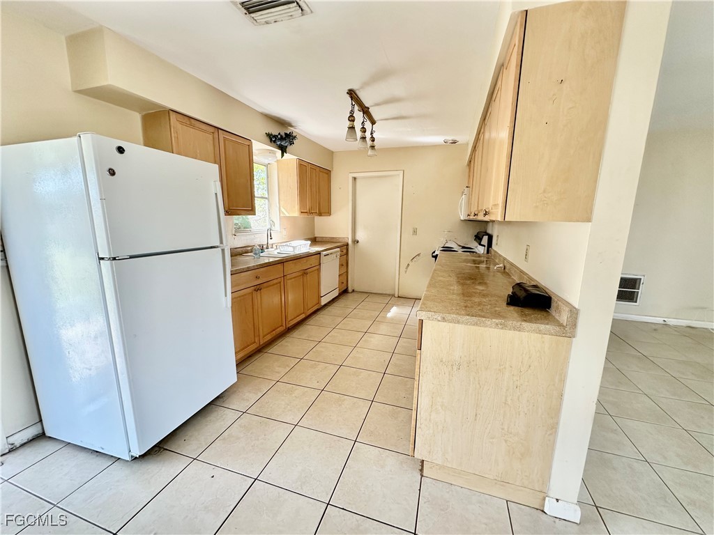 2300 Crystal Drive Fort Myers FL 33907 2025025405 image3