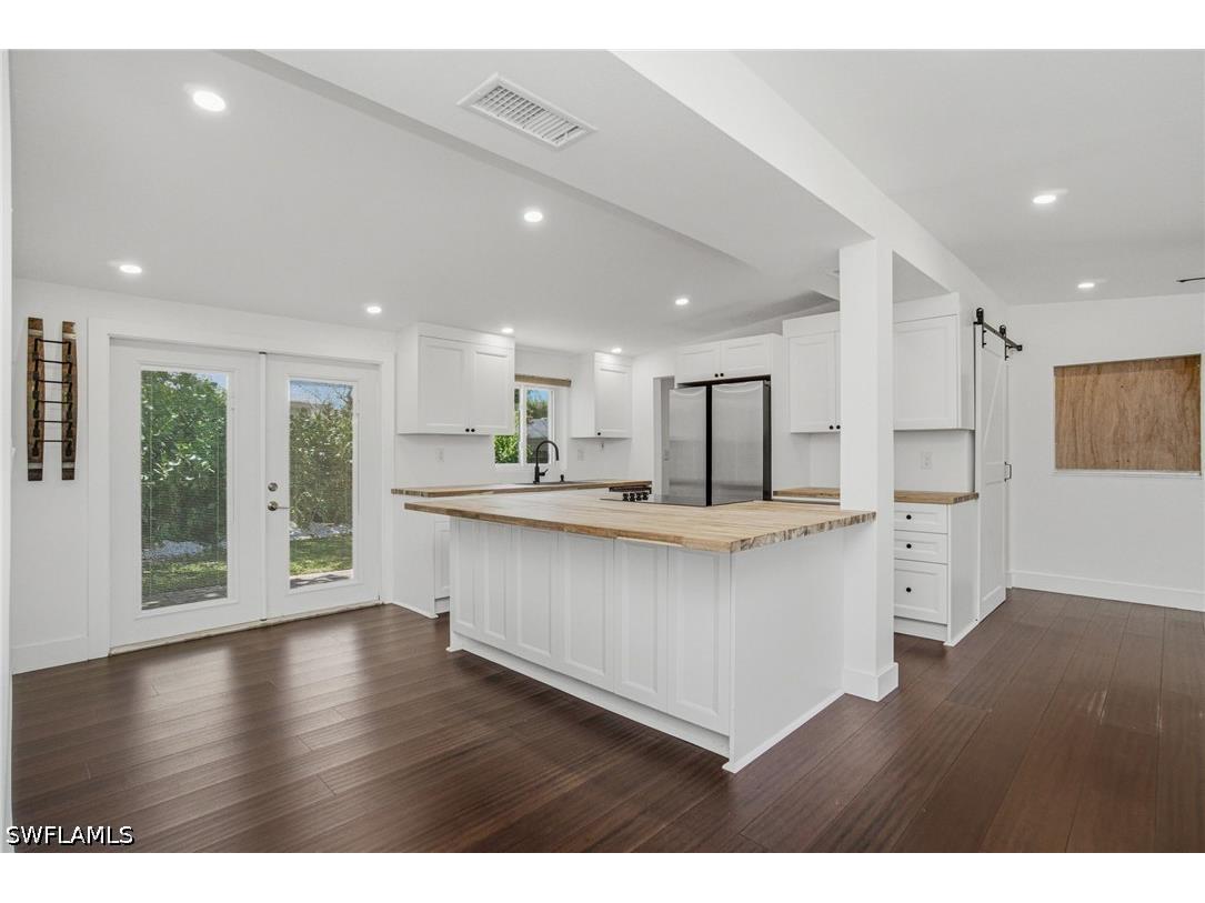 2300 Estey Avenue Naples FL 34104 226012692 image10