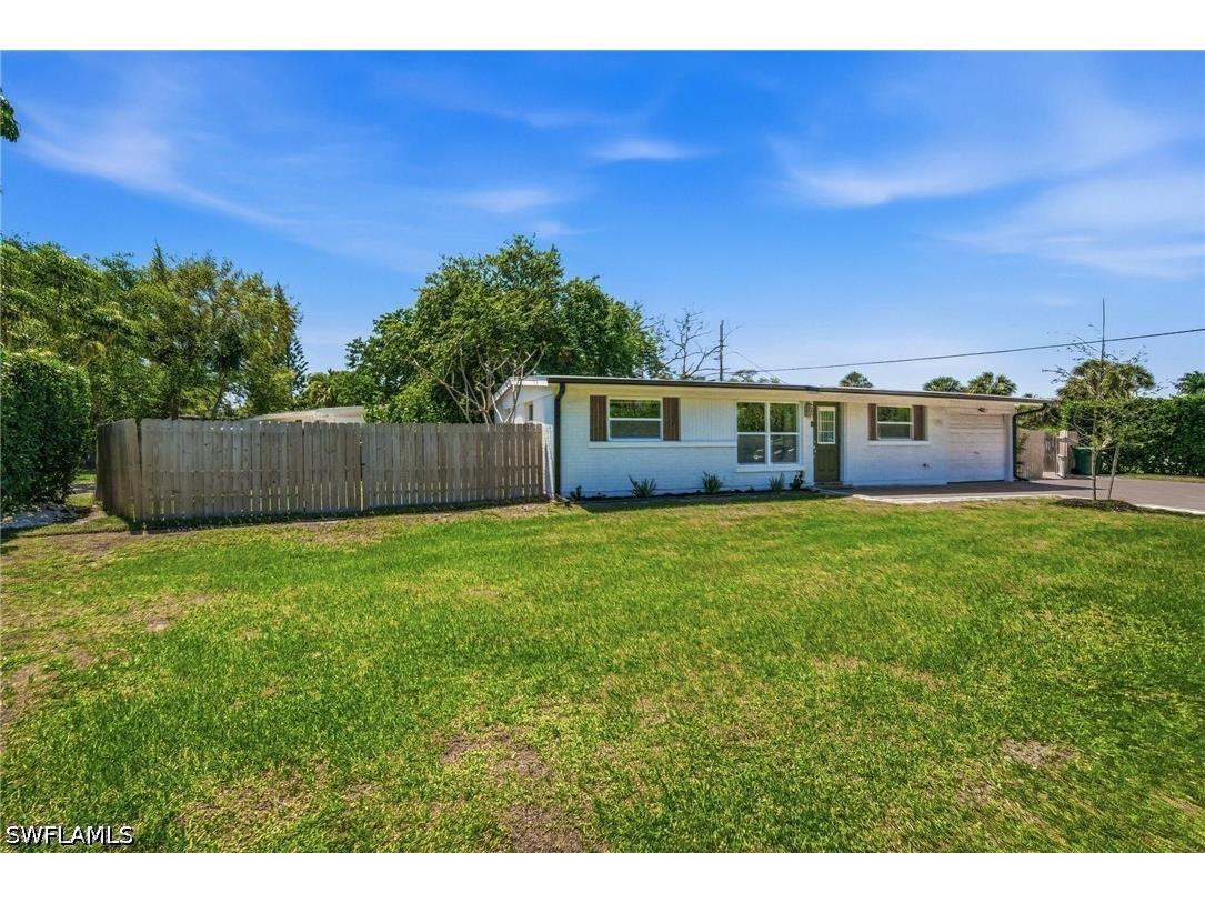 2300 Estey Avenue Naples FL 34104 226012692 image2